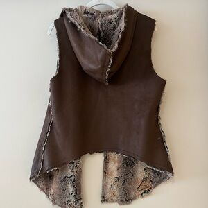 Dylan by True Grit Sherling Hooded Vest